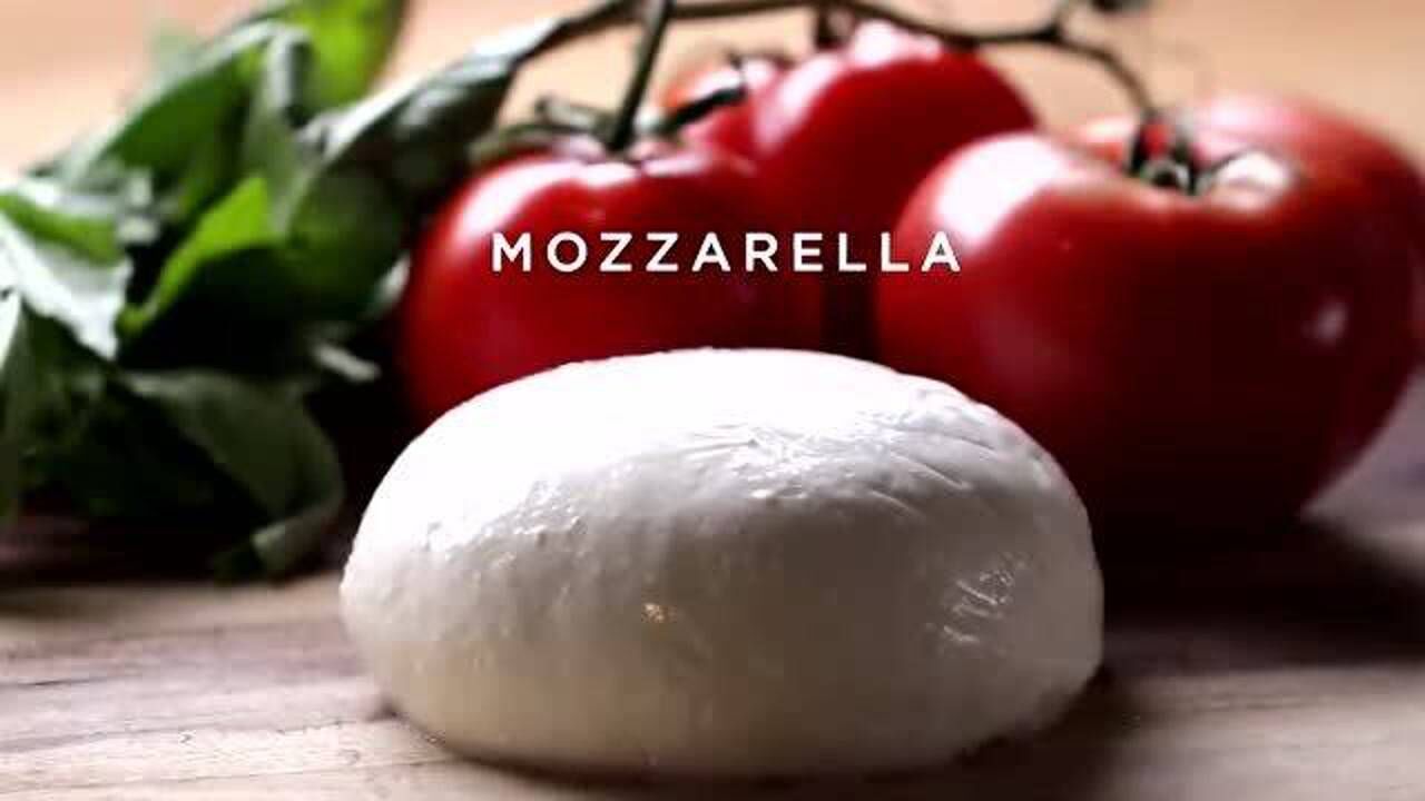 你知道意大利马苏里拉芝士(mozzarella)是怎么做成的吗?