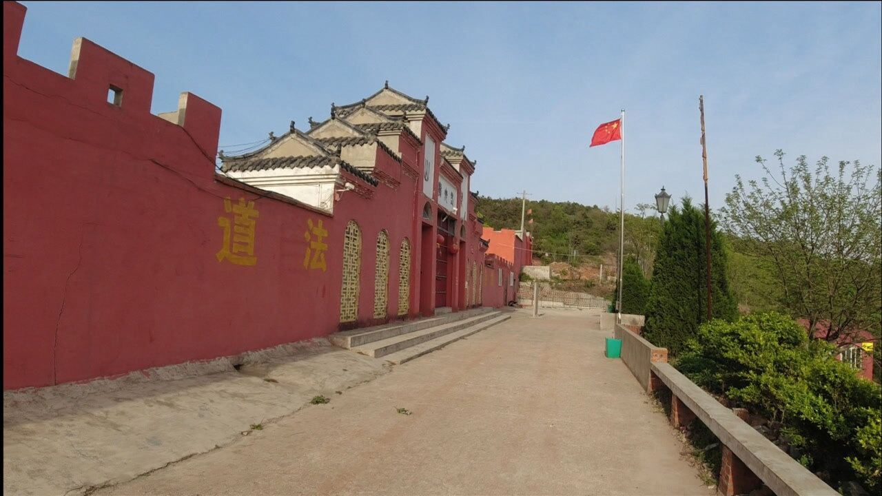 安徽省凤阳县的栗山上有座梨山老母庙供奉着观音都称之为母亲的女仙