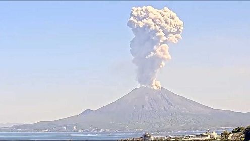 5天内第3次！实拍：今日日本樱岛火山爆发 烟柱超2300米！