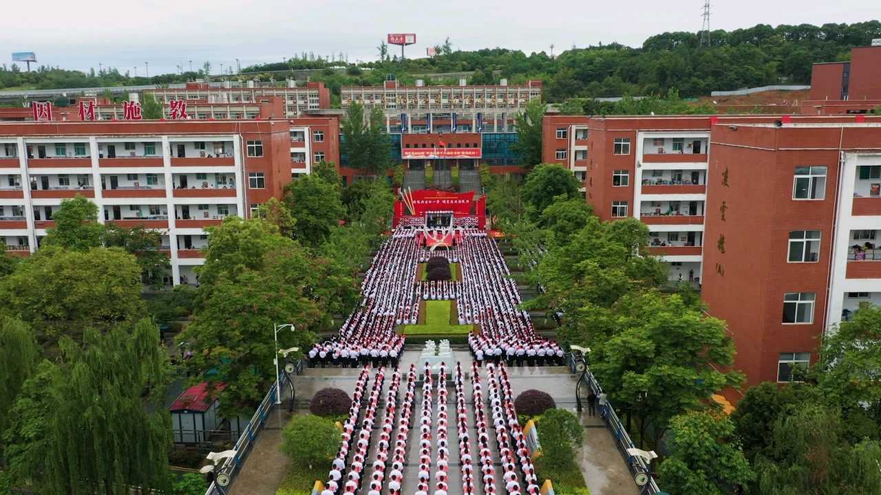绵阳中学实验学校高2021级千人诵经典活动