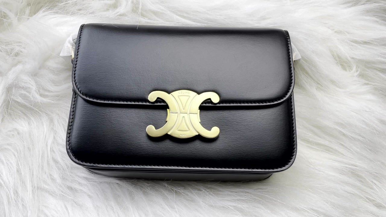 celine赛琳凯旋门金属扣翻盖豆腐包box小方包单肩斜挎包女包_腾讯视频