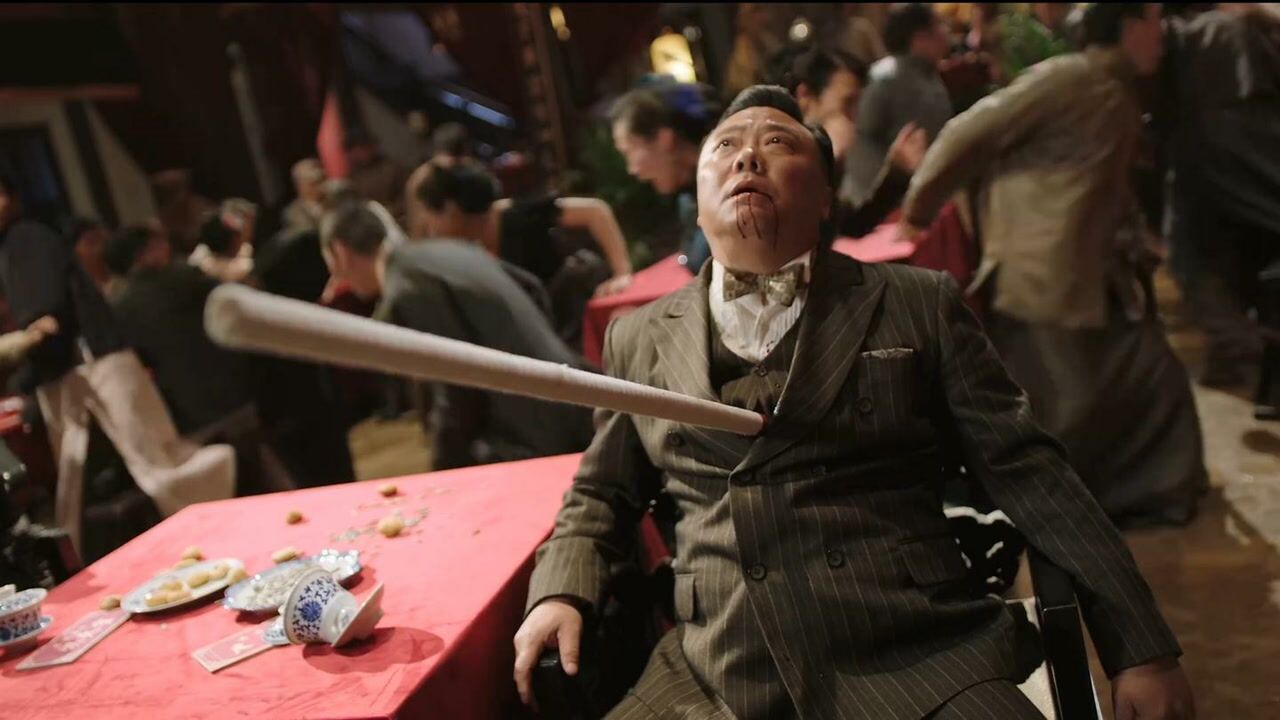 斧头帮主隐瞒身份假装登台献艺亲自出手结果黑帮大佬