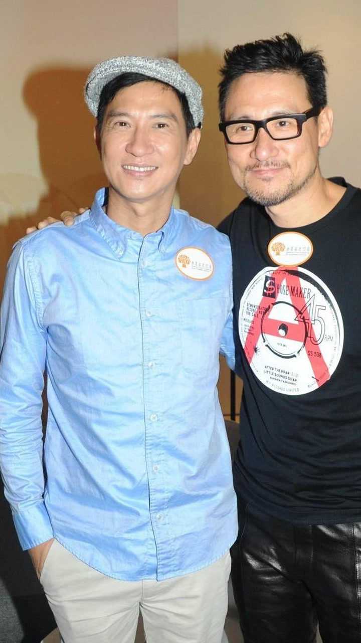 张学友和张家辉一同出席活动张家辉一直跟在张学友身后说说笑笑看起来