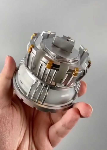 钢铁侠核反应堆模型,做工很精致