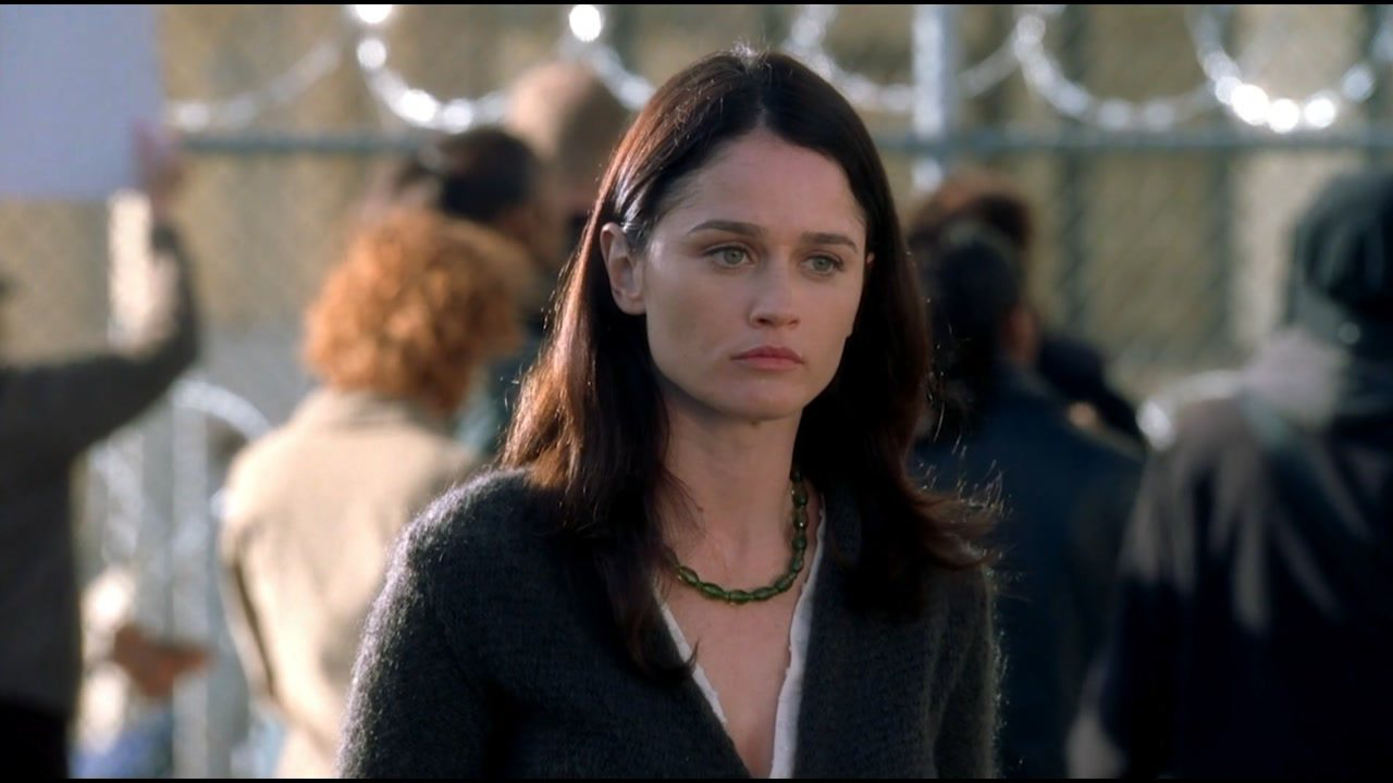 《越狱》e42:急于拯救林肯的女律师,不小心落入敌人的陷阱,线索再一次