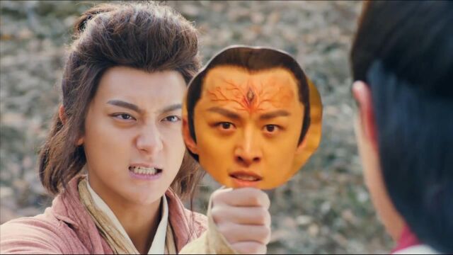 至尊宝拿照妖镜对付天神,紫霞抢走照妖镜,照出至尊宝竟是孙悟空