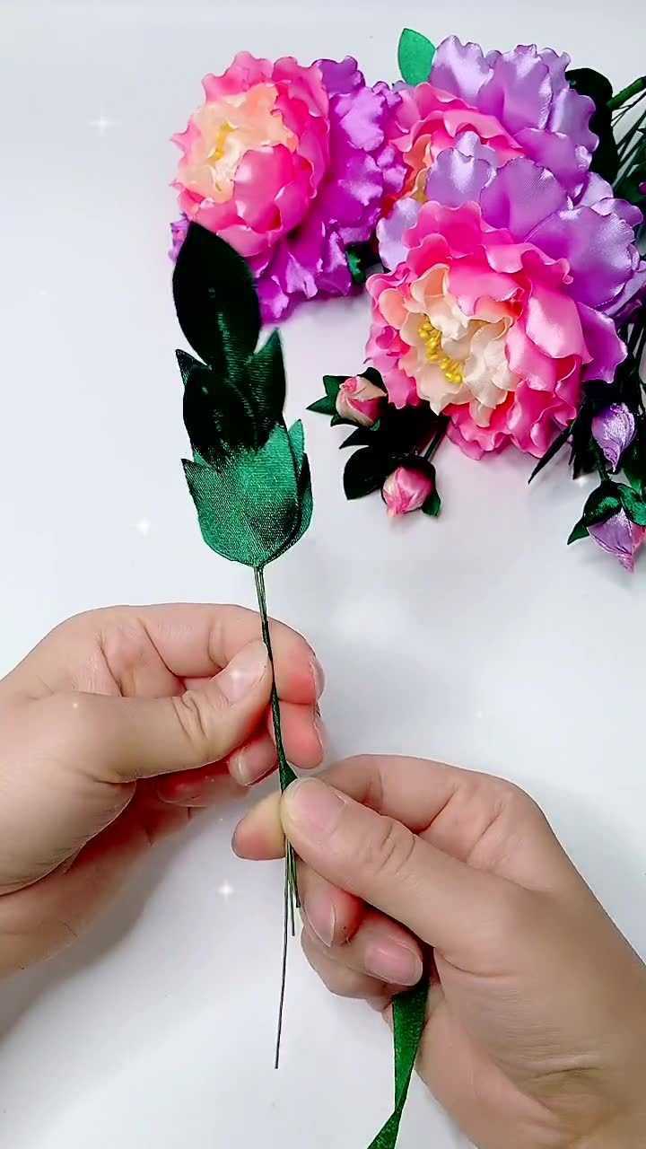 手工丝带制作康乃馨叶子,详细教程来啦,喜欢的朋友们赶快收藏吧!