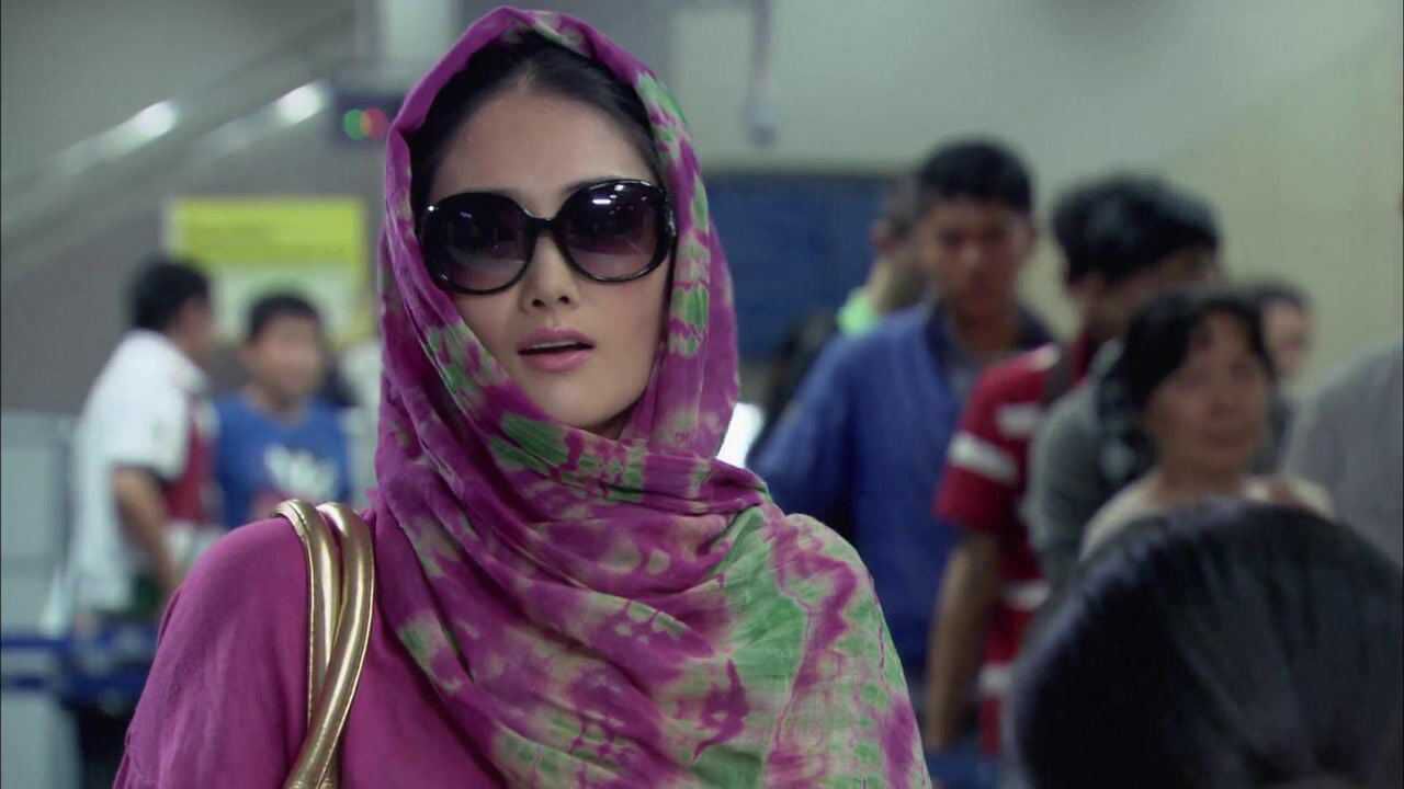 铁血雄心:李晓晓长大成人回国,工作人员例行检查,她却极不配合_腾讯