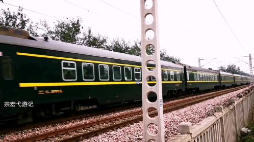 重庆北开往北京西的t9次列车,在京广铁路石家庄段加速通过