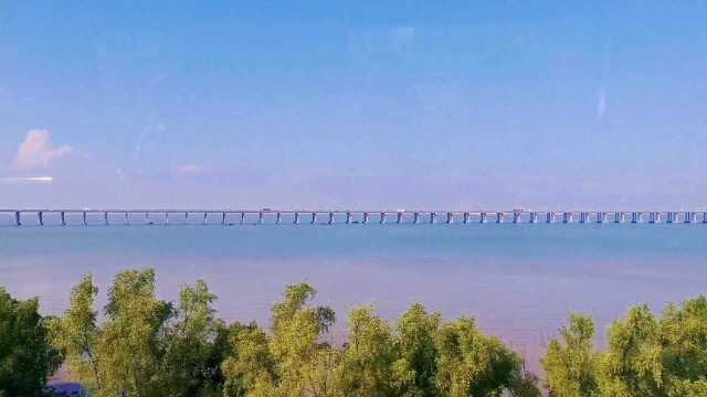 乘坐深圳地铁11号线,到碧海湾站,可拍到海边美丽的风景