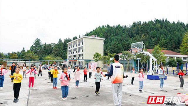 视频|唤醒孩子音乐梦 李佳琦公益助力岳阳三里小学建设音乐室