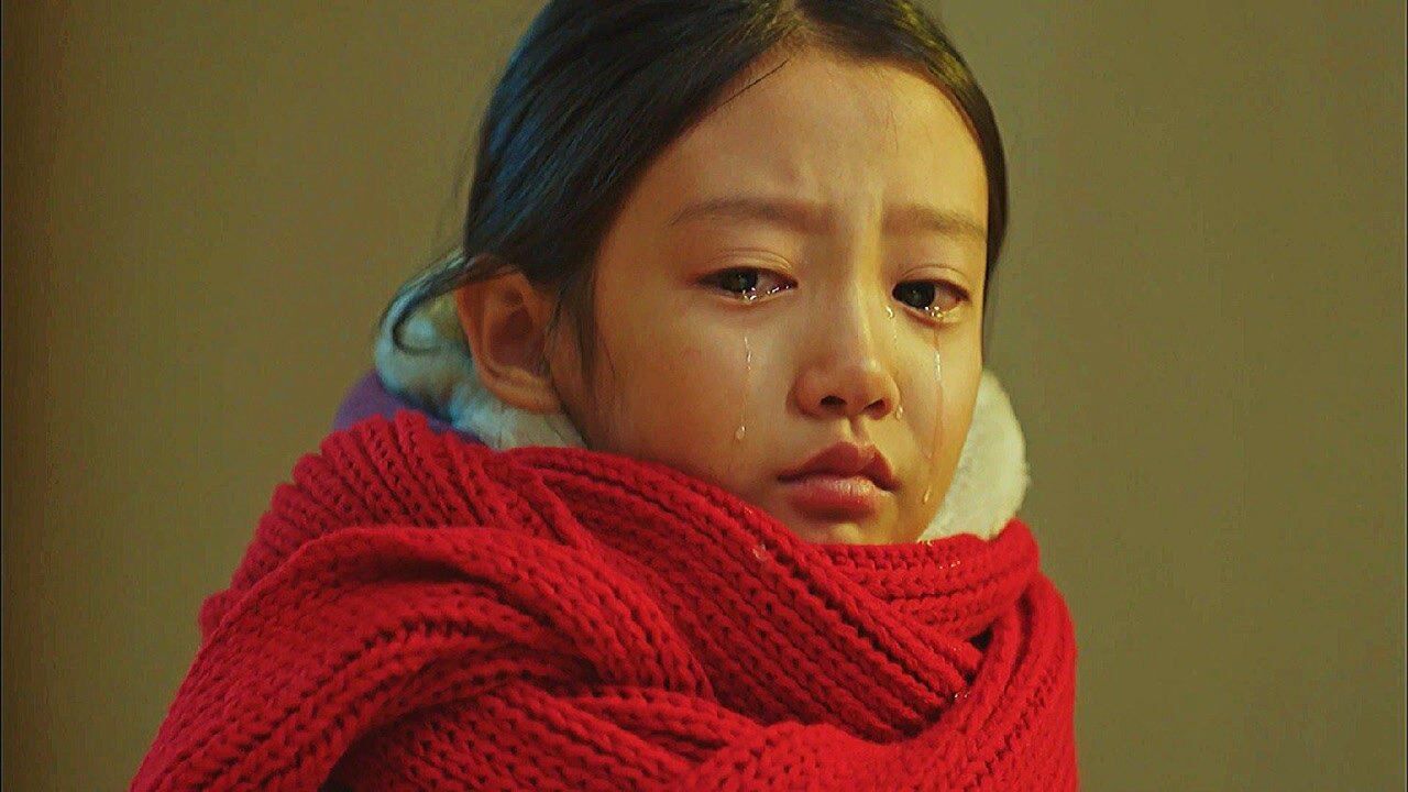 韩剧鬼怪第三集男人救下了一名孕妇没有想到孕妇肚子里的孩子竟是自己