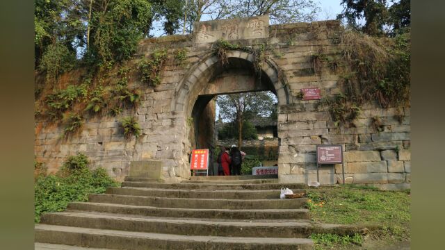 川南地区有名的城堡式家族建筑群,年久失修成危房,内江隆昌云顶古寨