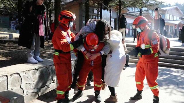 为游客护航!四川峨眉山这支队伍的身影格外动人