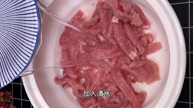 炸酥肉到底用面粉还是淀粉?大厨教正确做法,外酥里嫩,越吃越香