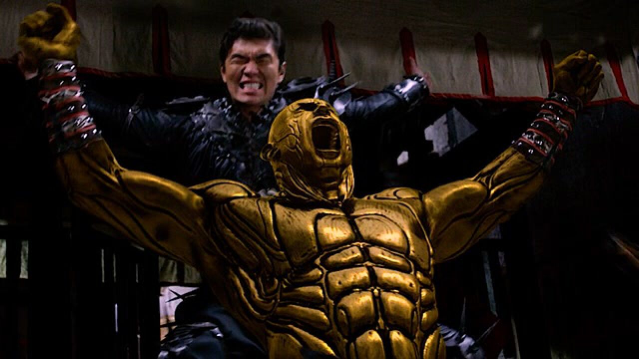 拥有金刚不坏之身的铜人被陨铁打造的铁拳硬生生撕碎影视解说动作片