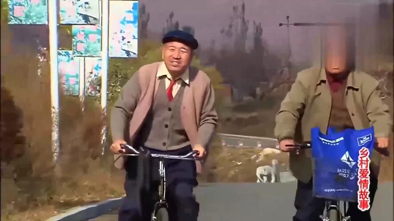 刘能骑自行车爆笑合集,刘能谢广坤飙自行车,场面实在太逗了!