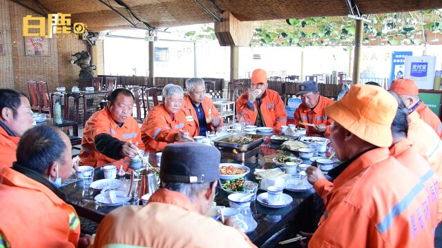 保定一餐饮老板每周专门为20名环卫工做饭#:希望能够传播正能量