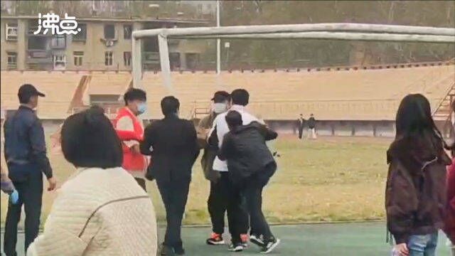 网传郑州大学教职工做核酸插队 志愿者怒斥:你们老师就这样给学生做表率吗?