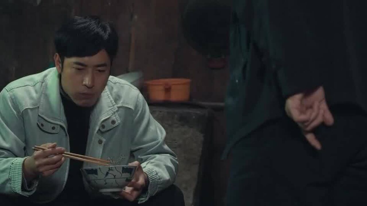 村路弯弯:村民想多要赔偿款,还威胁要去告状,交通局不理他