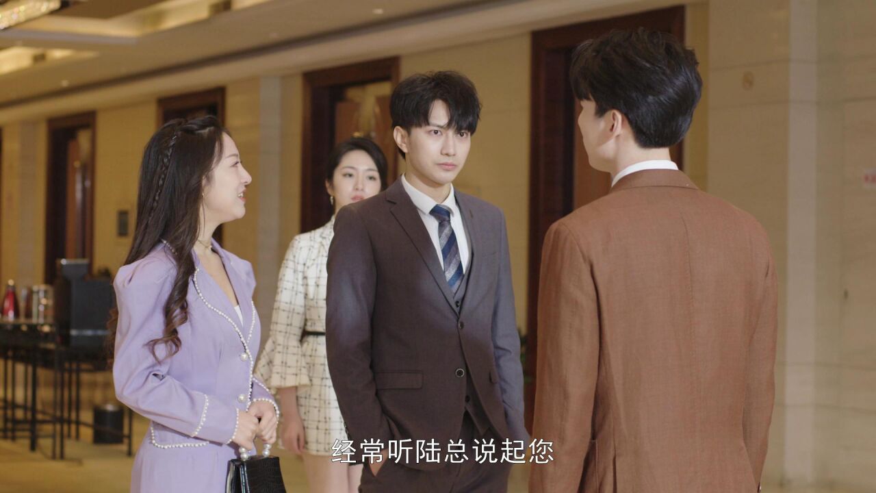 爱情修罗场!情敌维护夫人怒怼霸总