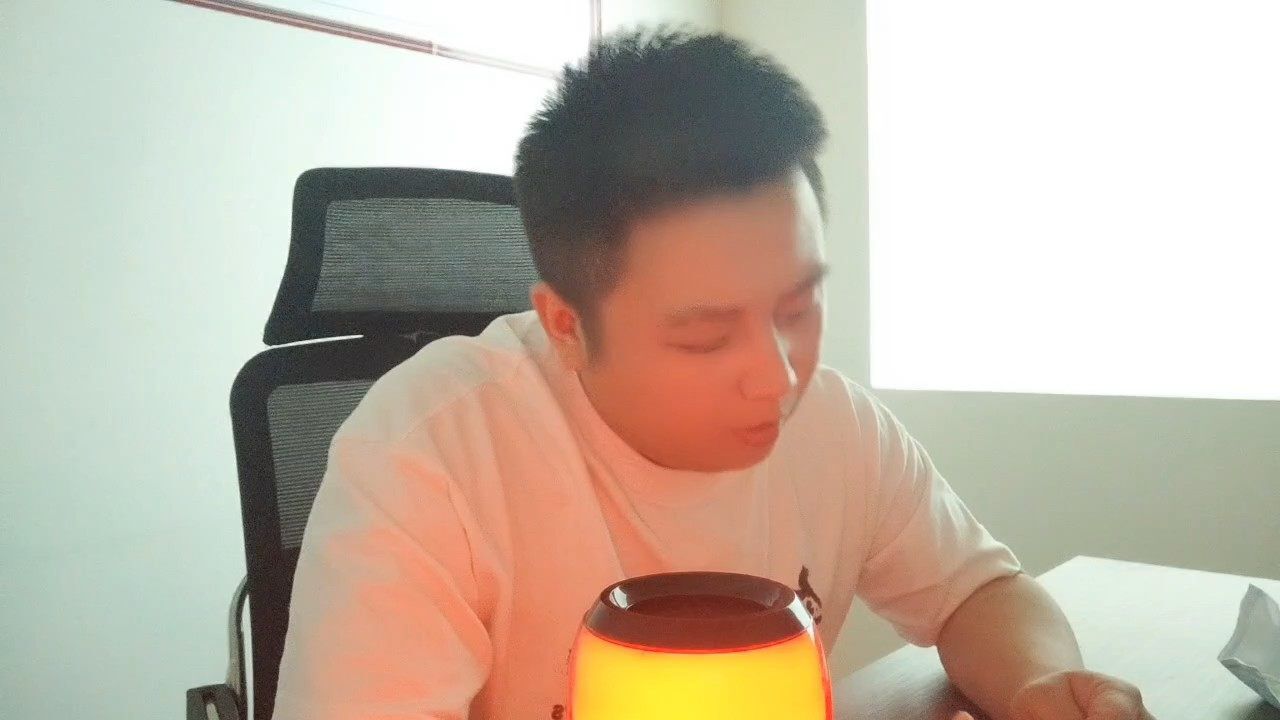 付豪《心太懒》低沉伤感的声音唱出了撕心裂肺的感