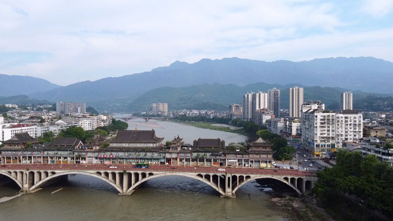 中国最大廊桥雅州廊桥航拍画面