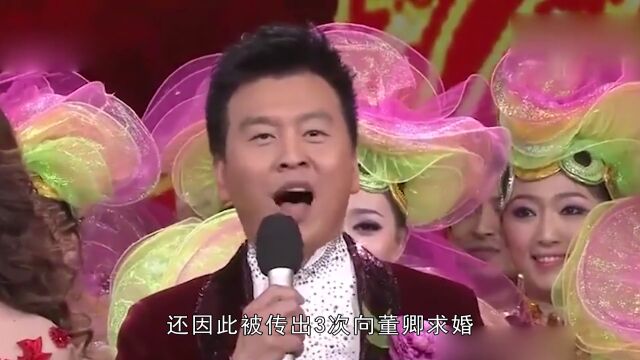 他曾是央视准一哥,3次向董卿求婚获董母支持,如今55岁老来得子