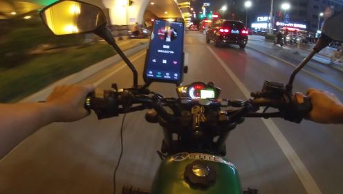 [摩托车骑行5-20]VR沉浸式骑摩托车上班，下晚班了，出来溜达的人也多