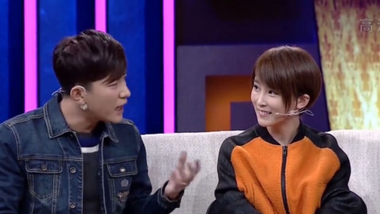 大左坐谢楠旁边,八卦问恋情,可把大家吓坏了|静距离