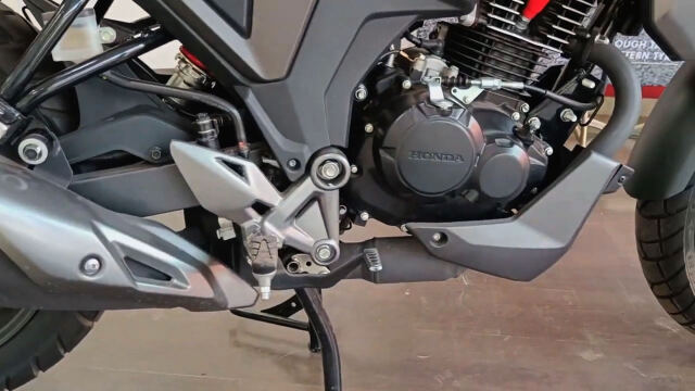 2022本田新款休旅摩托cb200x,售1.26万,配abs油耗低,摩旅神器