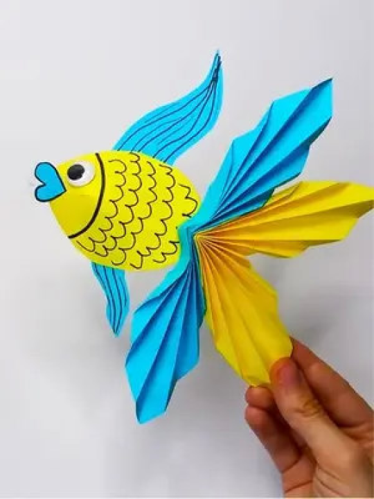 今天我们来制作一条漂亮的金鱼!