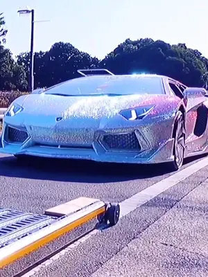 快叫你家臭宝一起来看镶嵌了1365000颗钻石的#兰博基尼 "满天星"#超跑