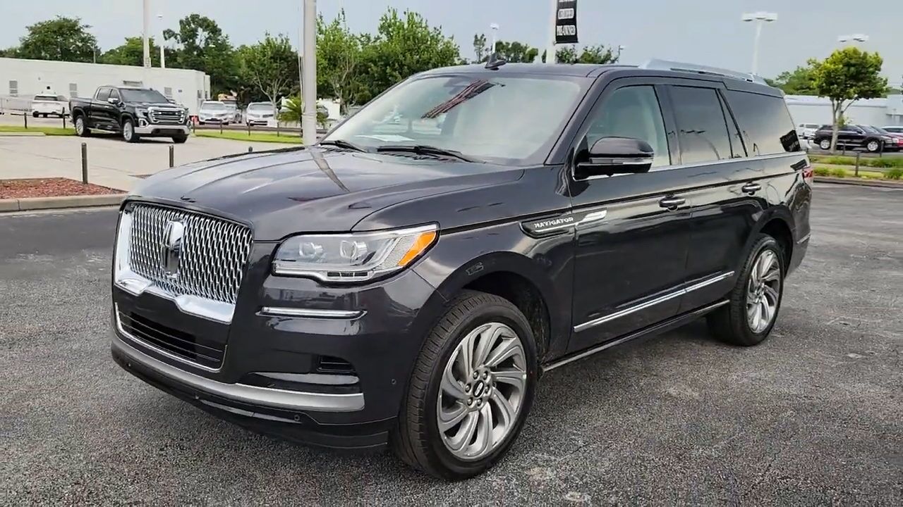 2022款林肯领航员navigator到货,静态体验后,还想着凯雷德吗