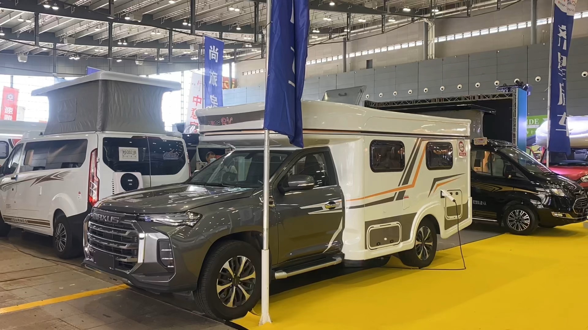 大获成功的硬升顶房车湖南首发,车高2.