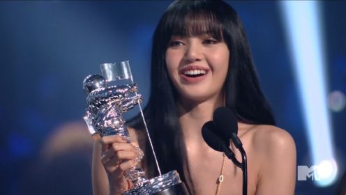 Lisa凭借《LALISA》获得VMA BEST KPOP最佳韩乐，成为史上第一位单人获得VMA奖项的Kpop歌手