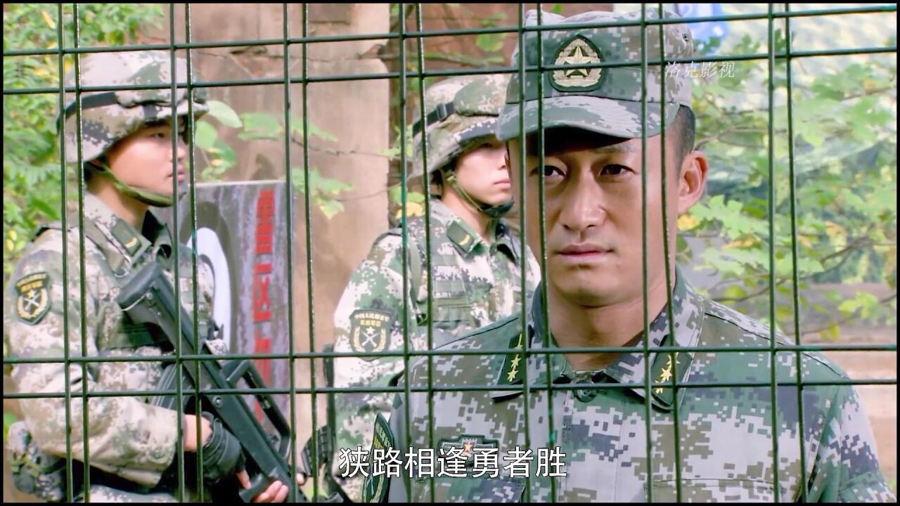 第8集《利刃出鞘》何晨光靠着个人魅力征服了女教官_腾讯视频