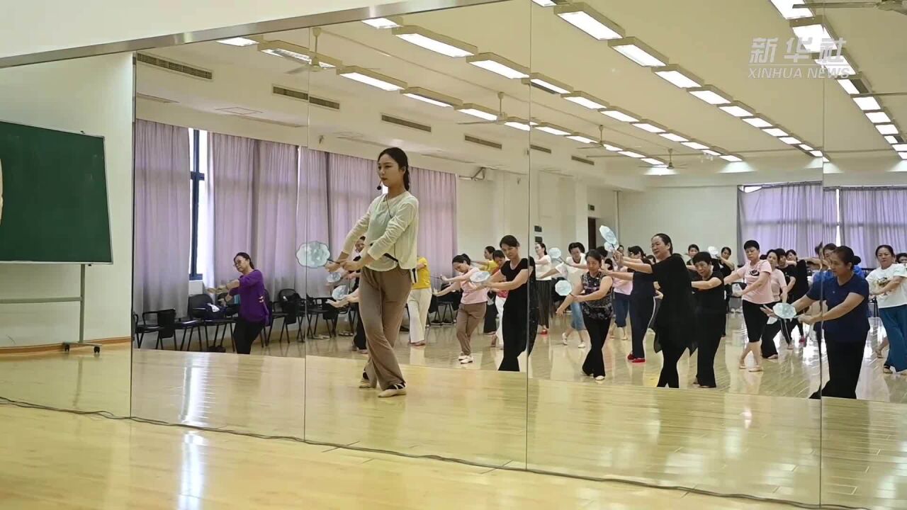 老年大学的“花样课堂”_高清