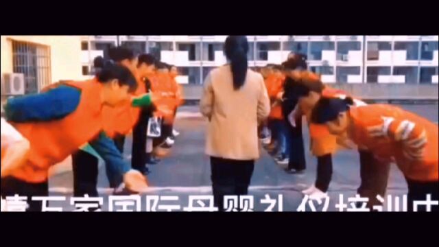 家政服务:专业的运作团队、统一流程、所有家政人员配备保险,定期跟踪回访,24小时售后服务