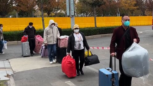 大河网：郑州富士康首批新员工抵达郑州