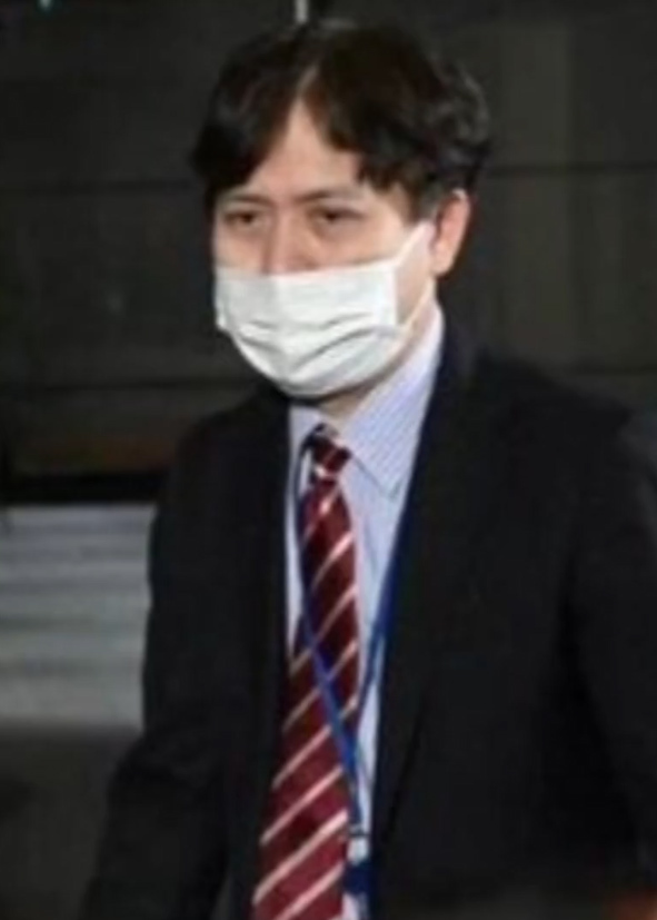日本首相秘书官称讨厌同性恋被解雇_首尔市长前秘书称连遭4年性骚扰_日本恋足系列官网