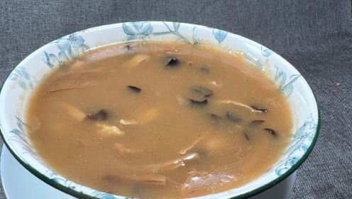 河南特色胡辣汤的详细做法，胡辣味足暖心又暖胃，早餐必备