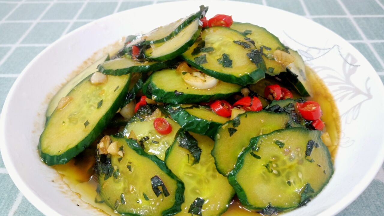 黄瓜里加紫苏,鲜香脆爽,好吃又下饭,建议先收藏