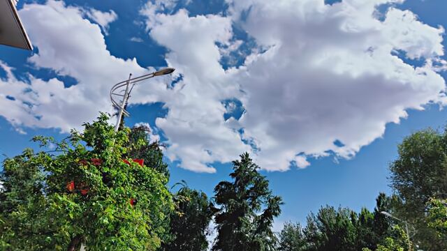 北京今天最高气温26℃,天气晴好适宜外出,夜间部分地区有雨