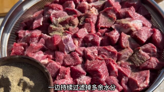 玻璃罐中加入牛肉 不加水就开炖 丰腴肥美更原汁原味!