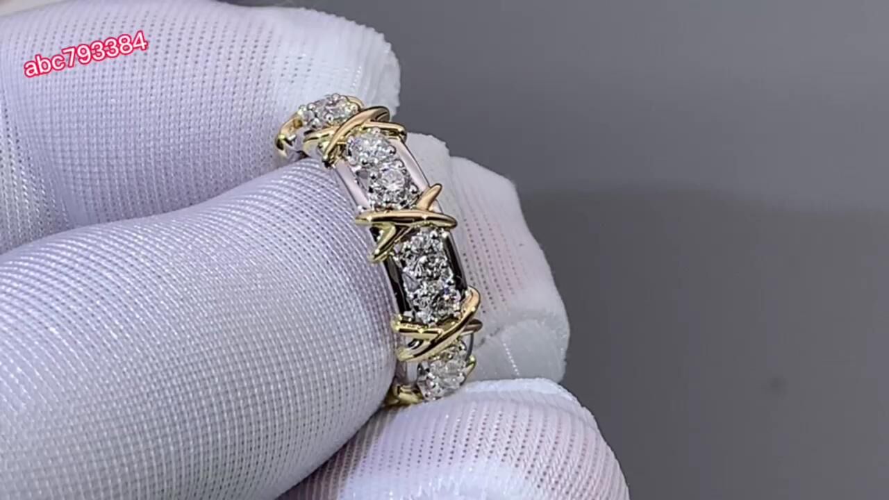 小江珠宝;爆闪蒂芙尼18k金双色交叉钻石戒指 超百搭的一款戒指 简约又