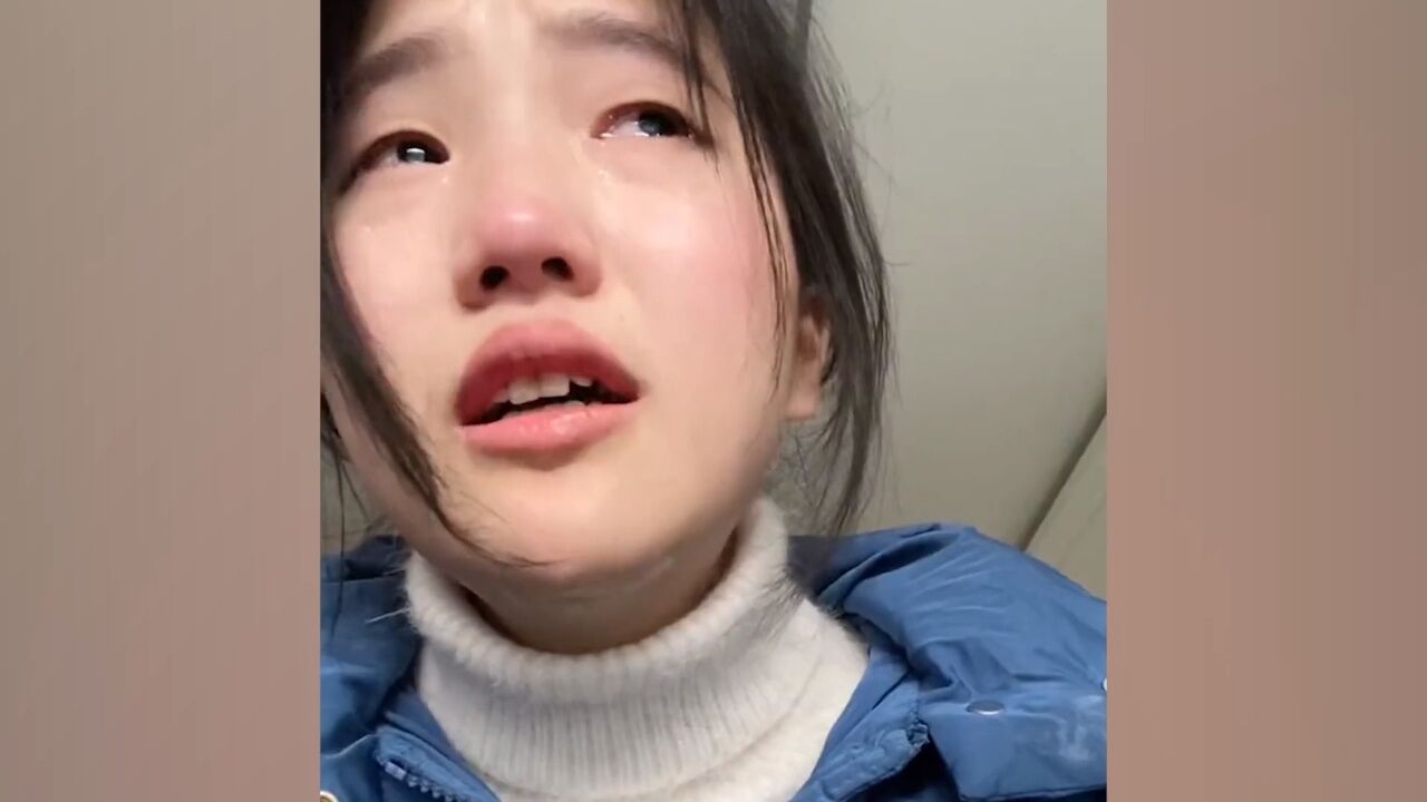 女孩被母亲疯狂催婚崩溃大哭,声嘶力竭回怼绝不凑合:我不配!
