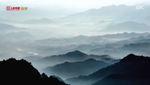 【如诗如画！#这不是山水画这是中国山河#[心]】近日，安徽六安，舒城万佛山上雾气缭绕、烟波浩渺，宛如千里江山图。这不是写意的山水画，这是真实的中国山河