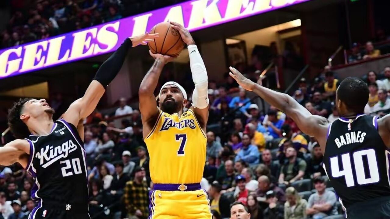 湖人有射手了!文森特18分集锦:追身三分看嗨替补席集体起立庆祝