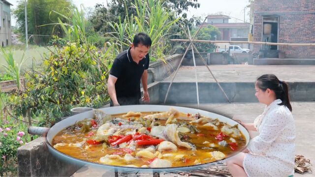 丈母娘让老婆回家,准备了条大乌棒,想吃酸菜鱼了